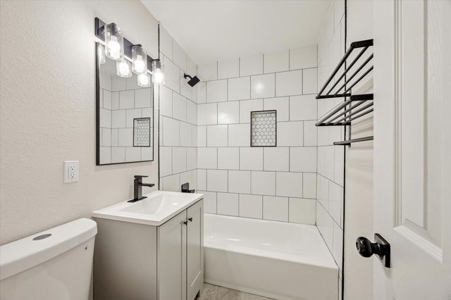 6731 London Street, Houston, TX 77021