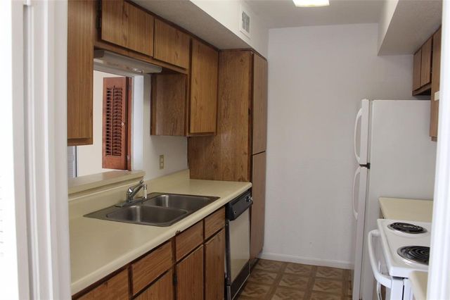16111 Aspenglen Drive 910, Houston, TX 77084