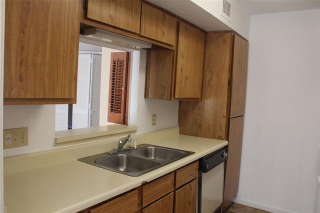 16111 Aspenglen Drive 910, Houston, TX 77084