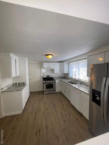 138 Chopin Street, Troy, MI 48083