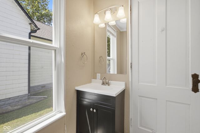 825 N West Street, Lebanon, IN 46052