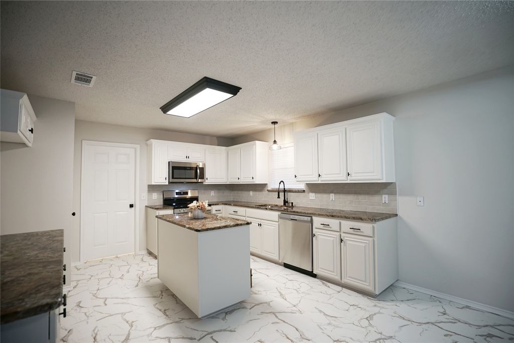 7 Rochelle Court, Mansfield, TX 76063 — photo 5