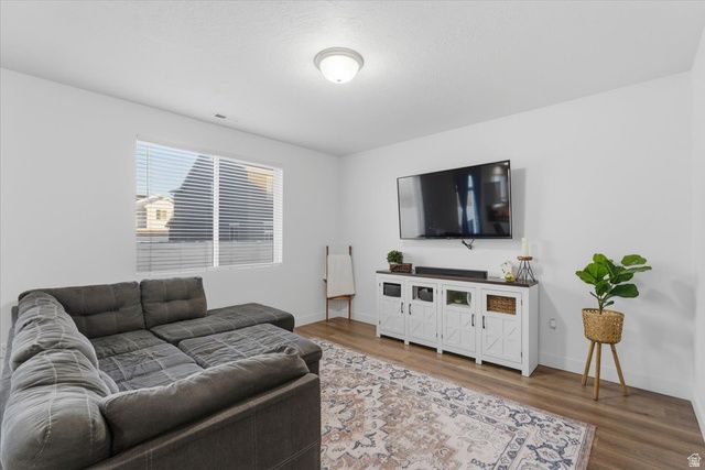 1596 W PARKVIEW DR, Syracuse, UT 84075