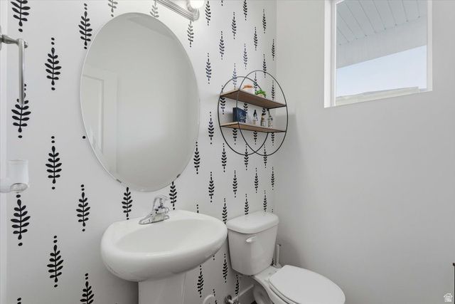 1596 W PARKVIEW DR, Syracuse, UT 84075