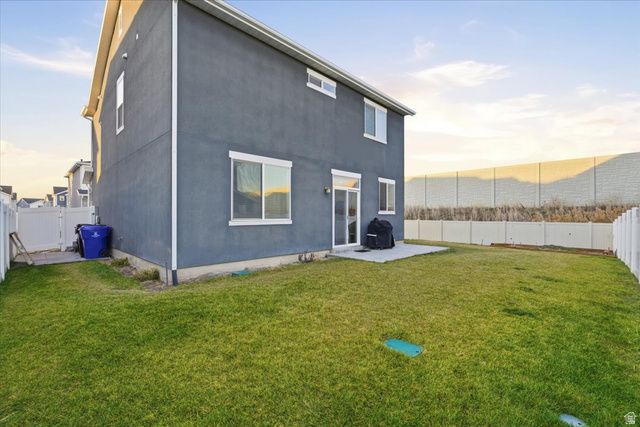 1596 W PARKVIEW DR, Syracuse, UT 84075