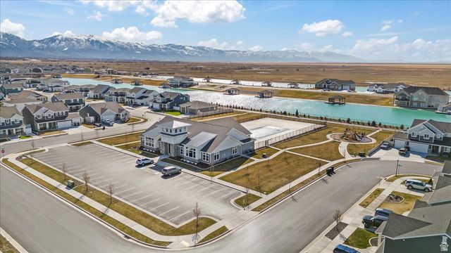 1596 W PARKVIEW DR, Syracuse, UT 84075