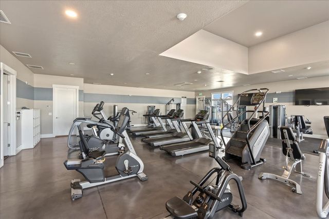 1596 W PARKVIEW DR, Syracuse, UT 84075