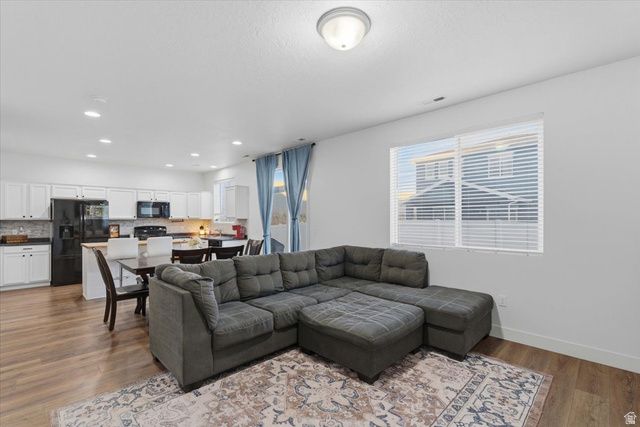 1596 W PARKVIEW DR, Syracuse, UT 84075