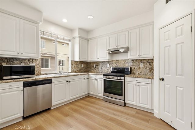 355 Flyers Lane, Tustin, CA 92782