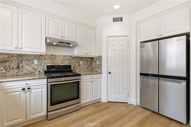 355 Flyers Lane, Tustin, CA 92782