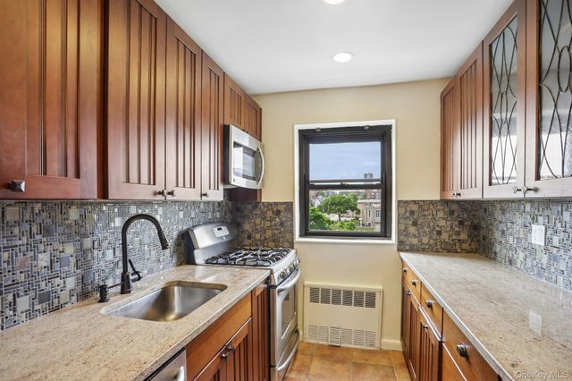 266 Pelham Road 6H, New Rochelle, NY 10805
