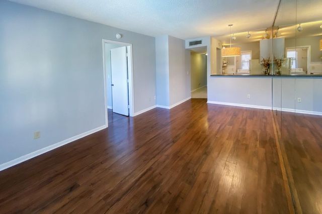 2965 NE 8th Ter 203, Oakland Park, FL 33334