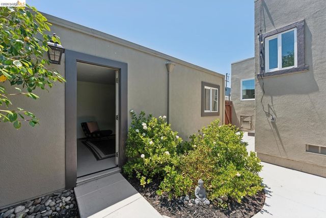 2460 67th AVE, Oakland, CA 94605