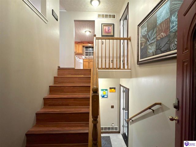 108 Airport Road, Vine Grove, KY 40175