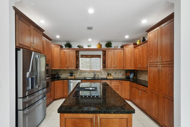 2801 Embassy Drive, West Palm Beach, FL 33401