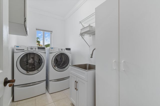 2801 Embassy Drive, West Palm Beach, FL 33401