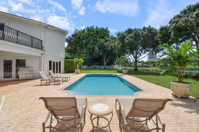 2801 Embassy Drive, West Palm Beach, FL 33401