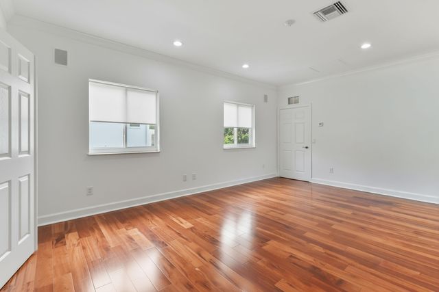 2801 Embassy Drive, West Palm Beach, FL 33401