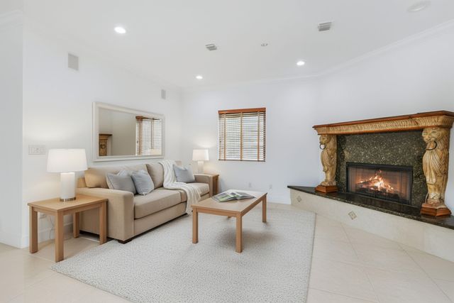 2801 Embassy Drive, West Palm Beach, FL 33401