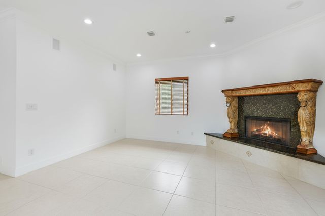 2801 Embassy Drive, West Palm Beach, FL 33401