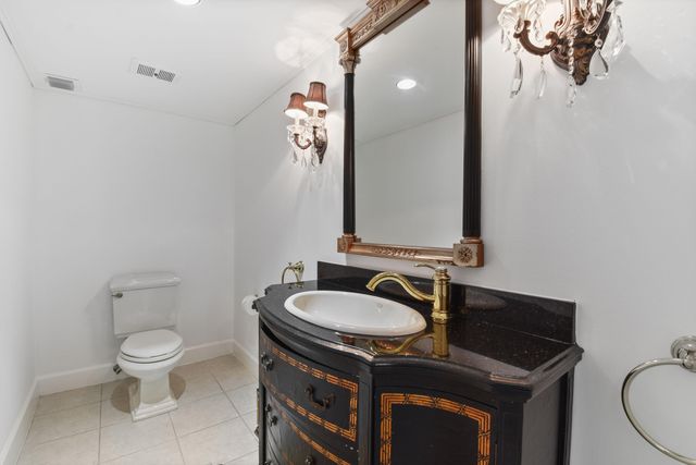 2801 Embassy Drive, West Palm Beach, FL 33401