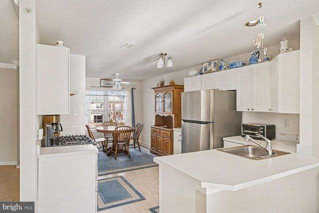 606 JULIAN DR W, Warwick, PA 18974