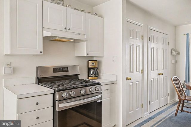 606 JULIAN DR W, Warwick, PA 18974