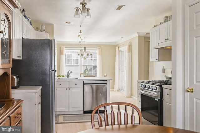 606 JULIAN DR W, Warwick, PA 18974