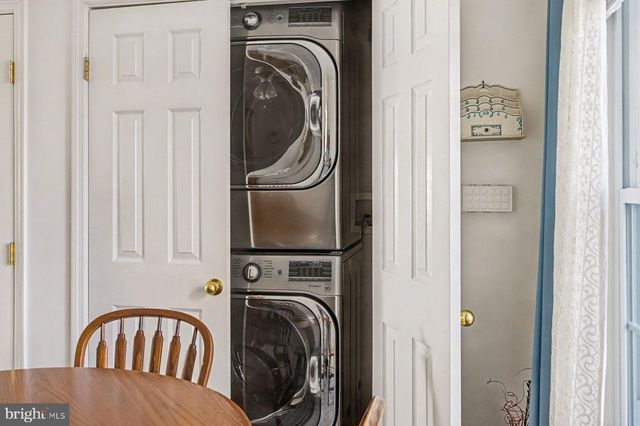 606 JULIAN DR W, Warwick, PA 18974