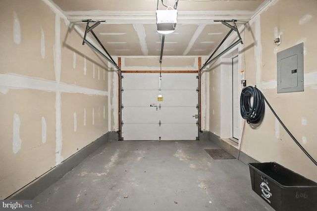 606 JULIAN DR W, Warwick, PA 18974