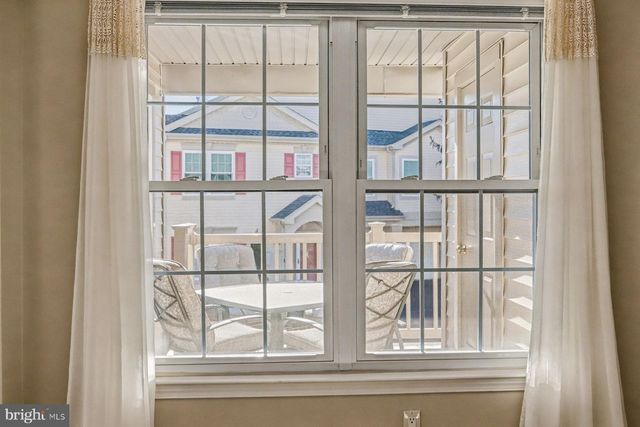 606 JULIAN DR W, Warwick, PA 18974