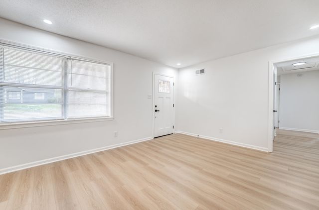 5156 WINDCREST DR, Memphis, TN 38116