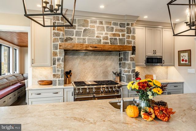 45 WYNDEMERE LAKE DR, Chester Springs, PA 19425