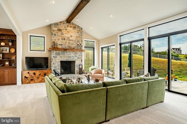 45 WYNDEMERE LAKE DR, Chester Springs, PA 19425