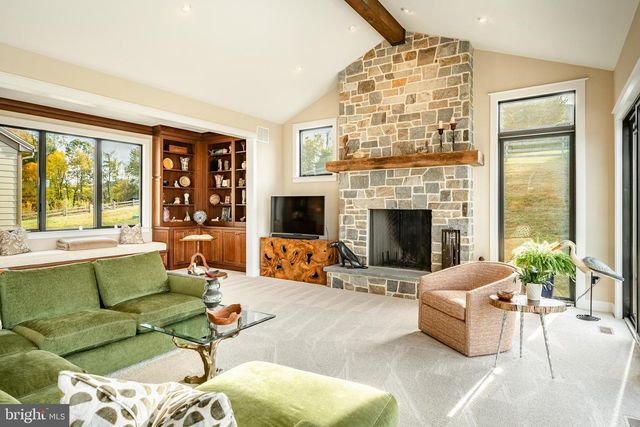 45 WYNDEMERE LAKE DR, Chester Springs, PA 19425