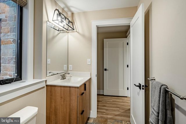 45 WYNDEMERE LAKE DR, Chester Springs, PA 19425