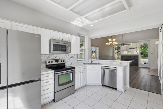 428 Arbor Creek Drive, Euless, TX 76039