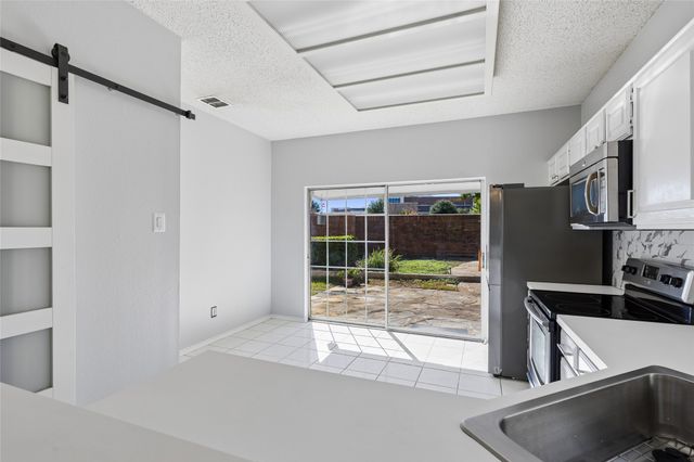 428 Arbor Creek Drive, Euless, TX 76039