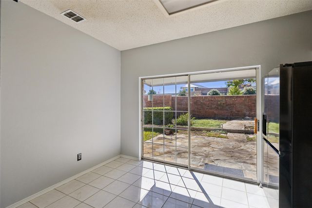 428 Arbor Creek Drive, Euless, TX 76039