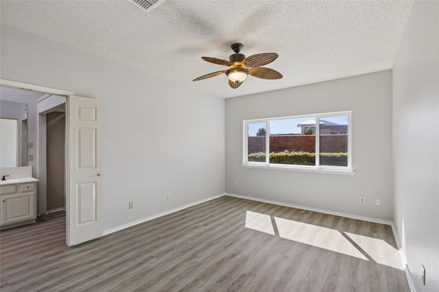 428 Arbor Creek Drive, Euless, TX 76039