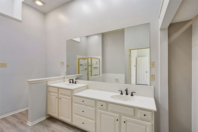 428 Arbor Creek Drive, Euless, TX 76039