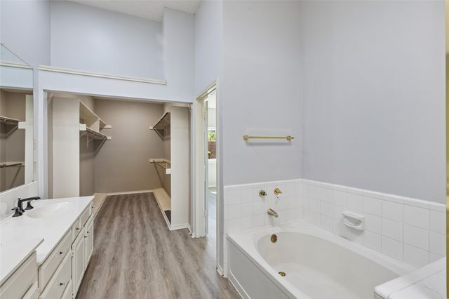 428 Arbor Creek Drive, Euless, TX 76039