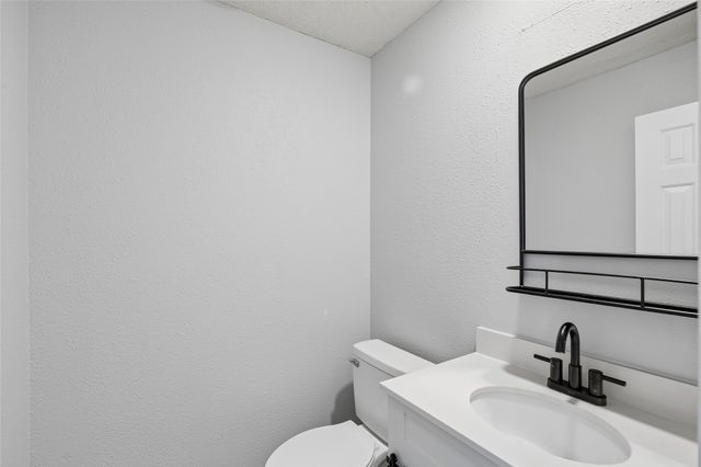 428 Arbor Creek Drive, Euless, TX 76039