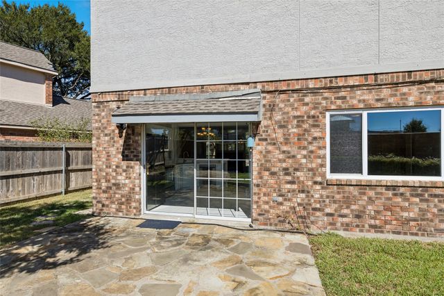 428 Arbor Creek Drive, Euless, TX 76039
