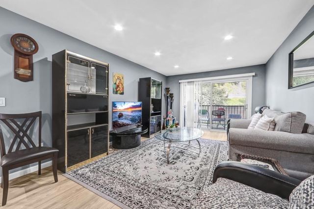 1517 E Garfield 55, Glendale, CA 91205