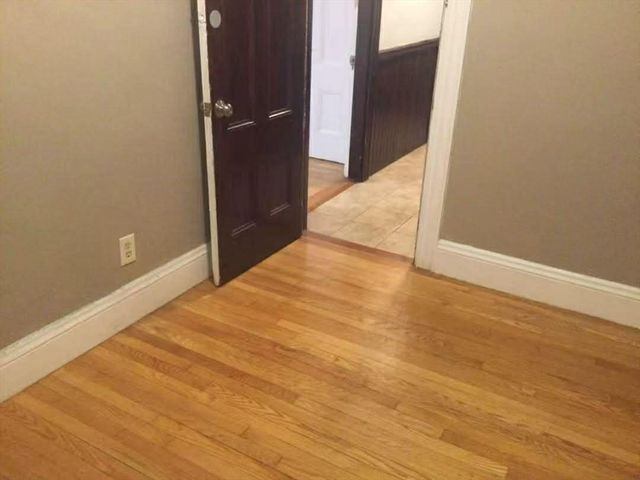 236 Cypress St. 2, Brookline, MA 02445