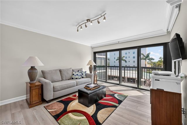 845 Collier CT 302, Marco Island, FL 34145