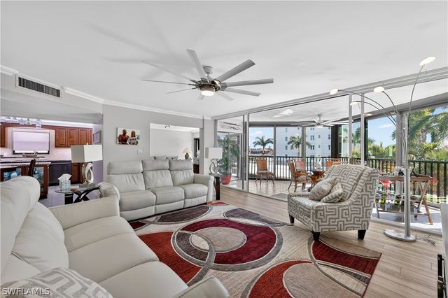 845 Collier CT 302, Marco Island, FL 34145