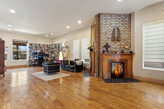 4424 S University Avenue, Chicago, IL 60653
