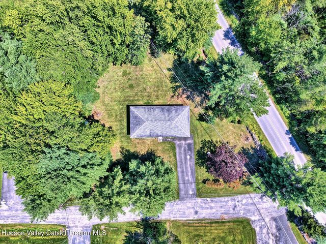 8 Autumn Lane, Freehold, NY 12431